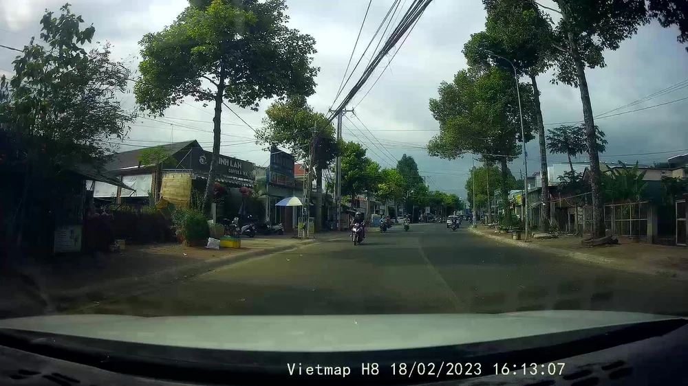 Camera ghi lại xe ô tô lấn sang đường ngược chiều thời điểm va chạm với xe máy của anh N. Ảnh cắt từ file trích xuất camera hành trình: TK