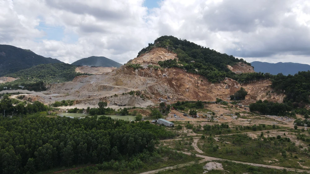 Thanh tra tỉnh kiến nghị nhiều vấn đề để việc chấp hành quy định pháp luật về cấp phép khai thác khoáng sản đúng và hiệu quả. Ảnh: KN