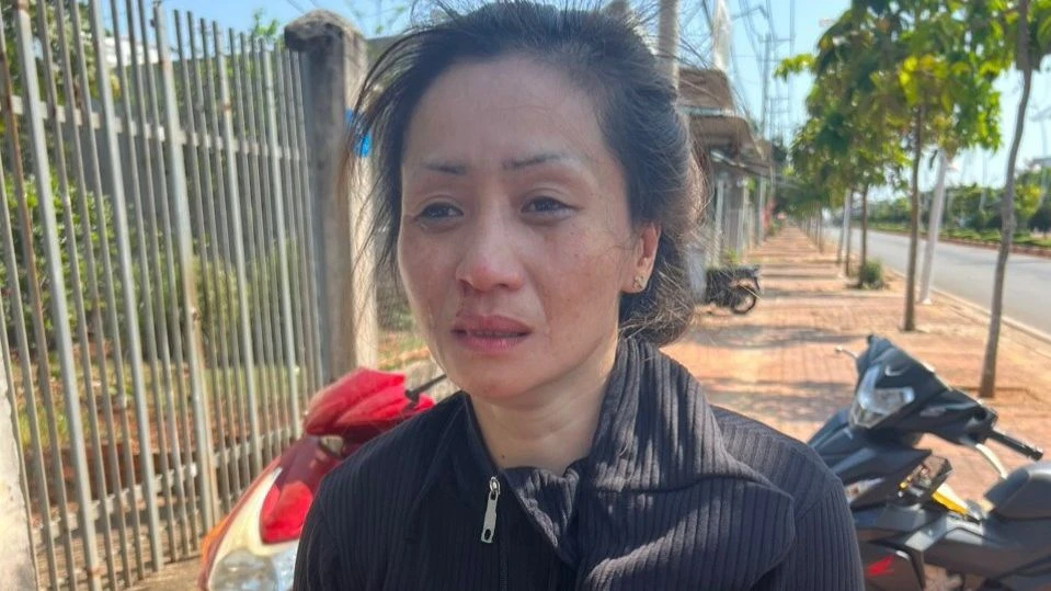 Đối tượng trộm Ipad bị người dân tạm giữ Hồ Thị Mỹ Long