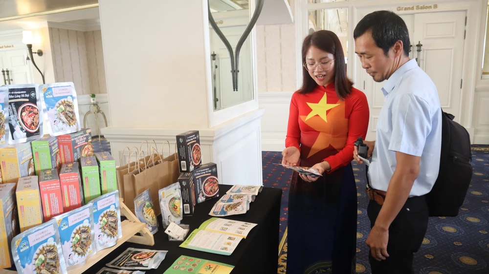 Giới thiệu các sản phẩm thực phẩm đóng gói theo công nghệ Nhật Bản do DN Vũng Tàu làm. Ảnh: TK