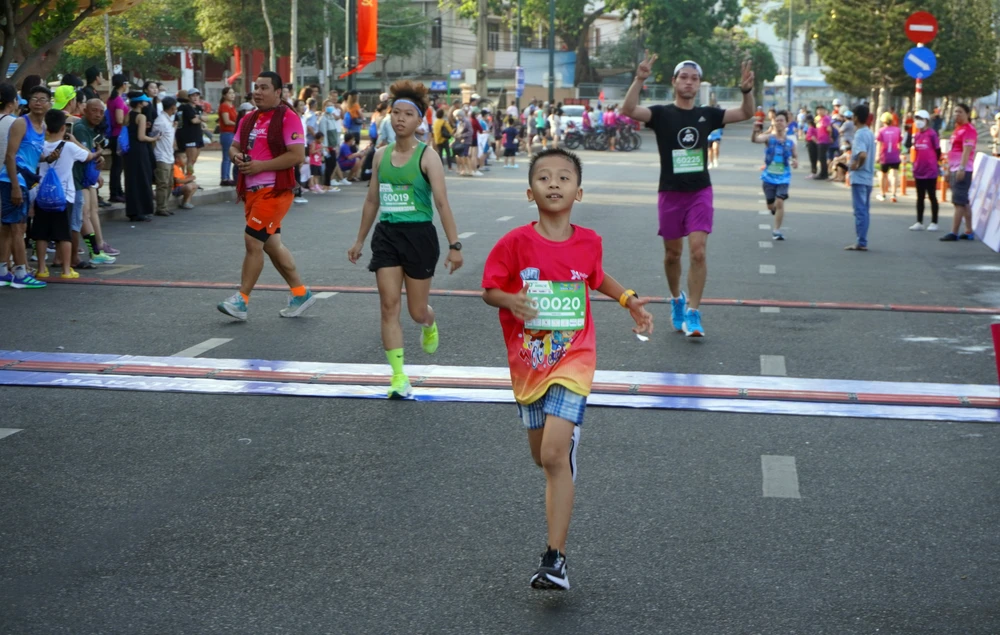 VĐV nhí tham gia giải chạy. Ảnh: VQ