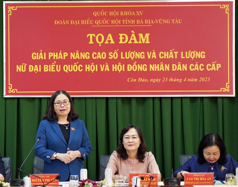 Bà Nguyễn Thị Yến, Phó Bí thư Tỉnh ủy, Trưởng đoàn ĐBQH tỉnh Bà Rịa-Vũng Tàu phát biểu tại tọa đàm. Ảnh: MC