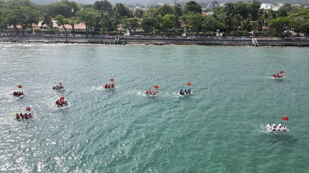 Đua bè Côn Đảo