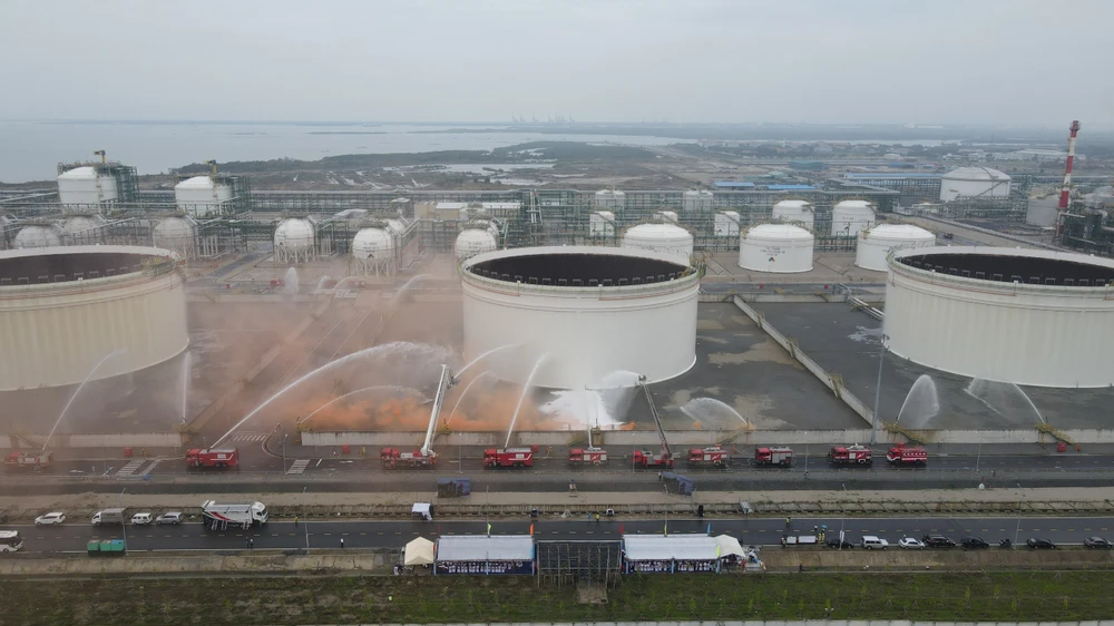 Chữa cháy Hóa dầu Long Sơn 13.jpg