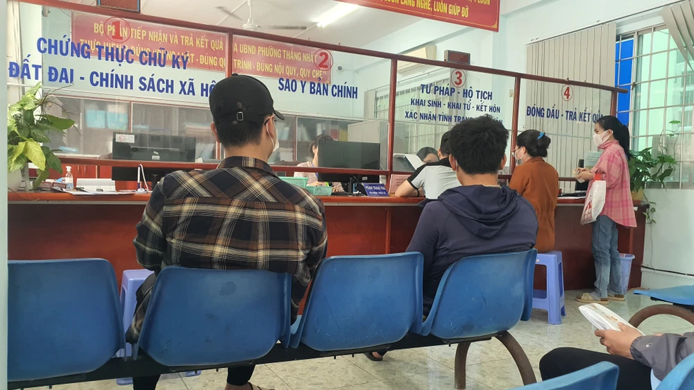 Người dân làm thủ tục hành chính tại Vũng Tàu