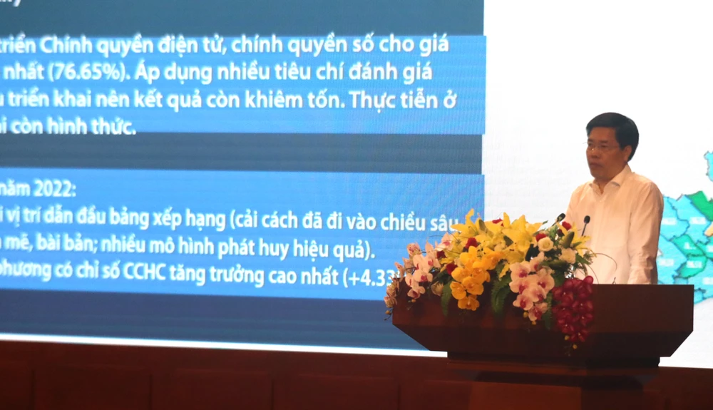 Ông Phạm Minh Hùng, Vụ trưởng Vụ CCHC, Bộ Nội vụ; Chánh Văn phòng Ban Chỉ đạo CCHC của Chính phủ phát biểu tại hội nghị. Ảnh: TK