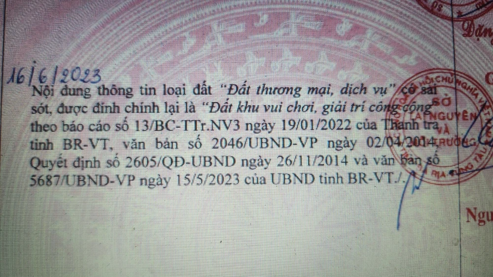 Thông tin điều chỉnh loại đất trên sổ hồng. Ảnh chụp lại: HP