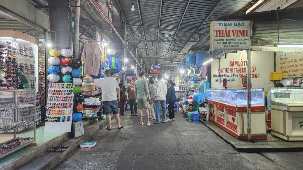 Mua sam tai cho Vung Tau.jpg