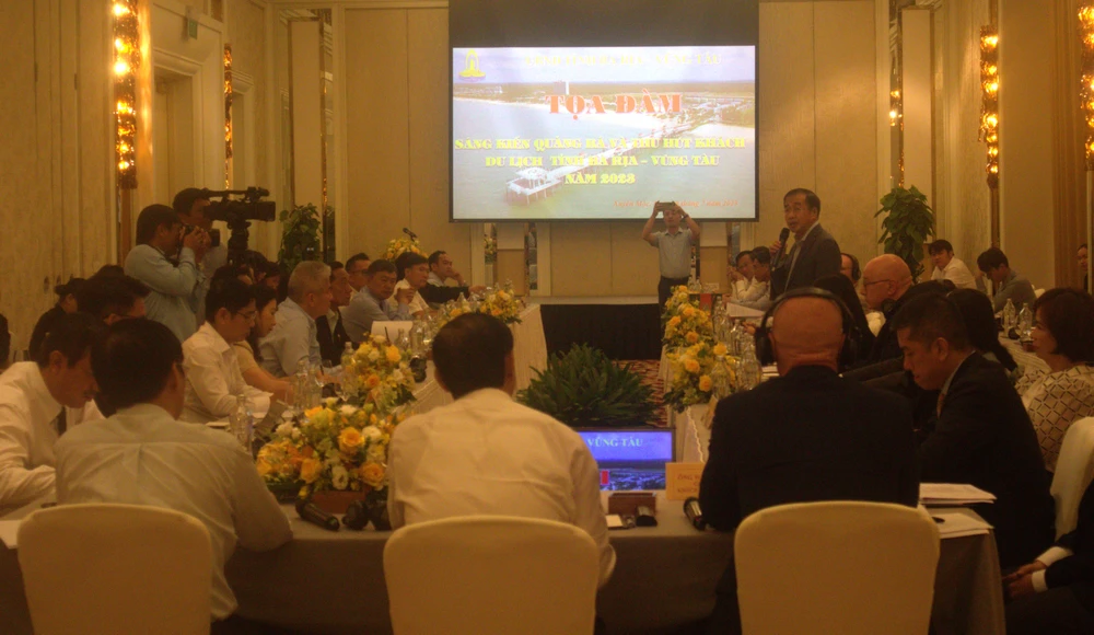 Buổi tọa đàm thu hút rất nhiều chuyên gia, doanh nghiệp tham gia có ý kiến, hiến kế. Ảnh: TK