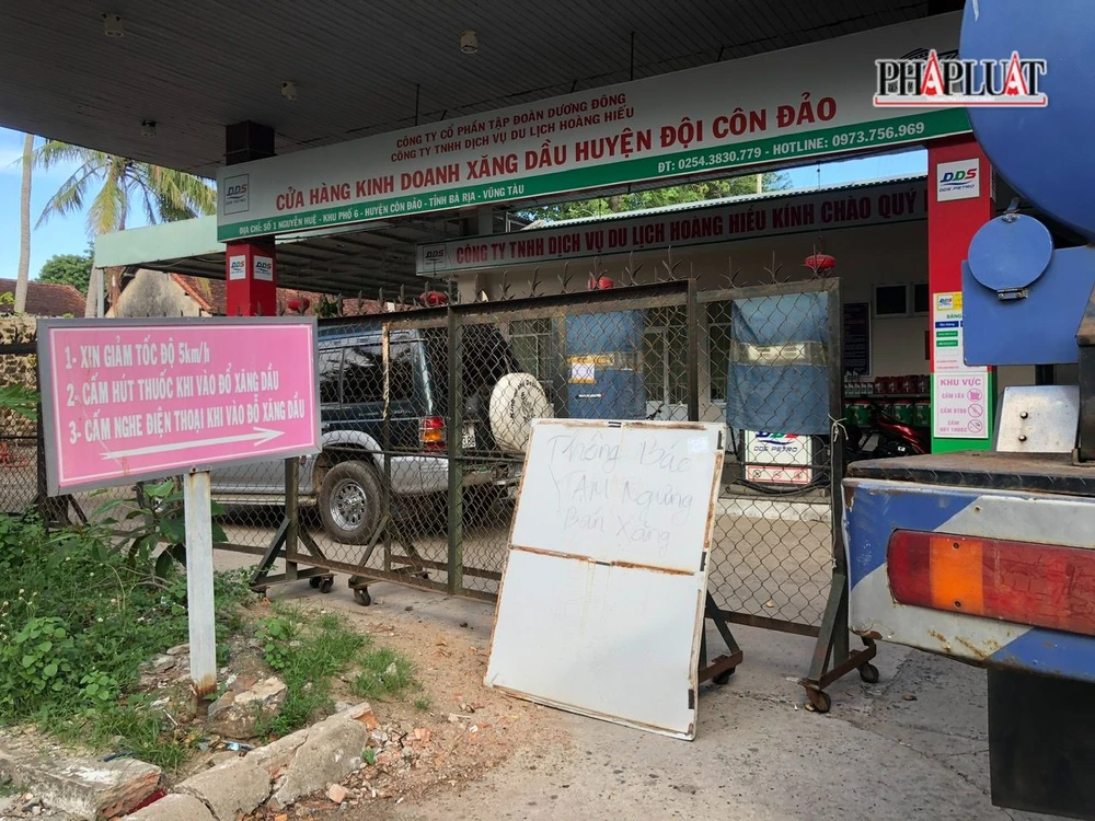 Cửa hàng bán xăng dầu thuộc công ty Hoàng Hiếu theo dự kiến 9-7 bán lại nhưng đến chiều 10-7 vẫn đang tạm ngưng. Ảnh: CM