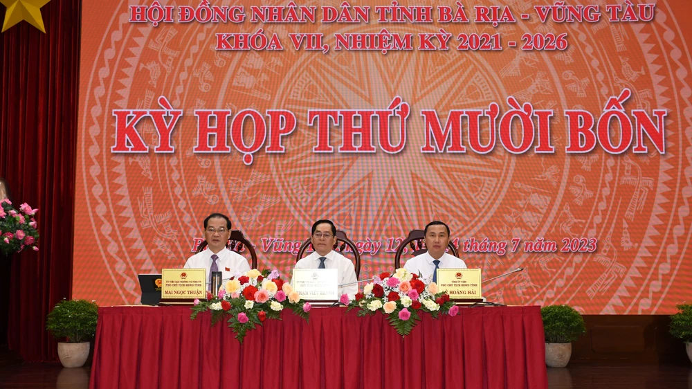 Kỳ họp HĐND tỉnh Bà Rịa-Vũng Tàu vẫn "nóng" về các vấn đề cũ là bồi thường, GPMB chậm. Ảnh: HH Kỳ họp HĐND tỉnh Bà Rịa-Vũng Tàu vẫn "nóng" về các vấn đề cũ là bồi thường, GPMB chậm. Ảnh: HH