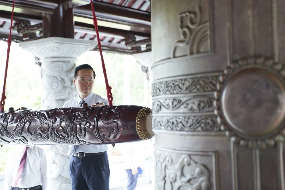 Chủ tịch nước Võ Văn Thưởng nguyện chuông, khai lễ Lễ giỗ các Anh hùng liệt sĩ, chiến sĩ cách mạng và đồng bào yêu nước đã hy sinh tại Côn Đảo. Ảnh: Mạnh Cường Chủ tịch nước Võ Văn Thưởng nguyện chuông, khai lễ Lễ giỗ các Anh hùng liệt sĩ, chiến sĩ cách mạng và đồng bào yêu nước đã hy sinh tại Côn Đảo. Ảnh: Mạnh Cường