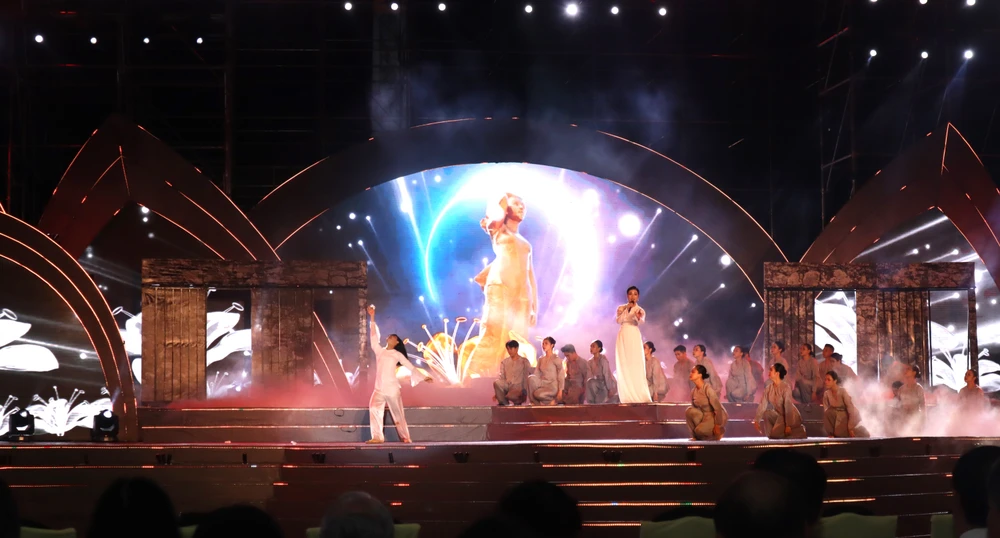 Chương trình mang đến cho người xem nhiều cảm xúc hướng về kỷ niệm 76 năm ngày Thương binh- Liệt sĩ. Ảnh: TK