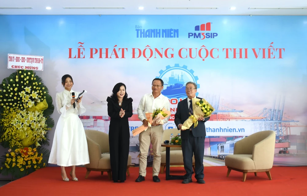 Các đại biểu khách mời tham gia giao lưu tại lễ phát động cuộc thi viết trong đó có nhà thơ Lê Huy Mậu hiện đang sinh sống tại Vũng Tàu. Ảnh: BTC