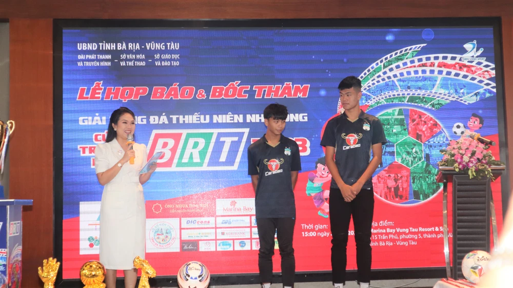 Hai cầu thủ hiện đi theo con đường bóng đá chuyên nghiệp được phát hiện từ giải đấu Cup Truyền hình BRT. Ảnh: TK