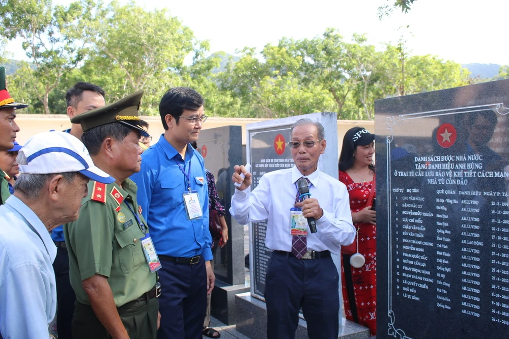 Le gio cac anh hung tai Con Dao.jpg