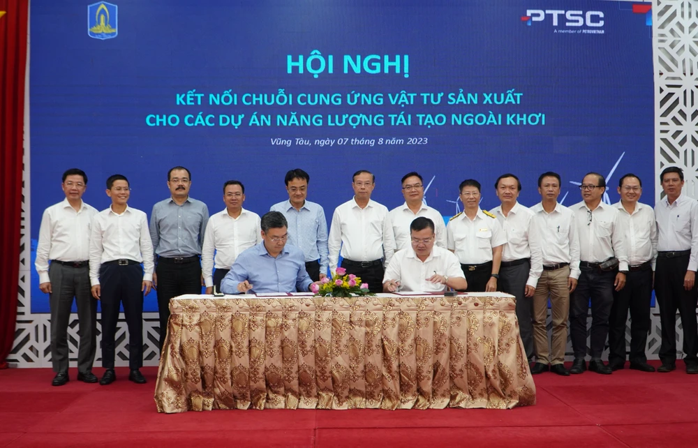 Ký biên bản ghi nhớ giữa Sở Công thương tỉnh Bà Rịa - Vũng Tàu và PTSC về tăng cường hợp tác, thúc đẩy đầu tư. Ảnh: QV