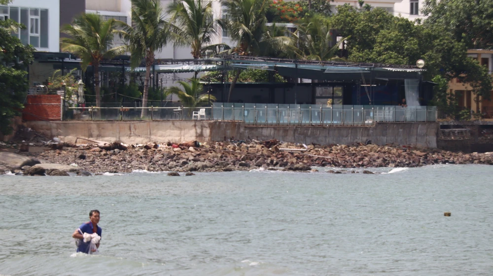 Một công trình xây dựng lấn ra biển tại phường 5, TP Vũng Tàu. Ảnh: TK Một công trình xây dựng lấn ra biển tại phường 5, TP Vũng Tàu. Ảnh: TK