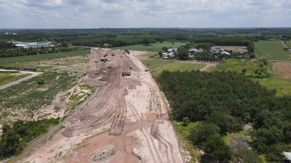 Cao tốc Biên Hòa-Vũng Tàu phía hướng bên tỉnh Đồng Nai vẫn chưa triển khai mặt bằng. Ảnh: KN Cao tốc Biên Hòa-Vũng Tàu phía hướng bên tỉnh Đồng Nai vẫn chưa triển khai mặt bằng. Ảnh: KN