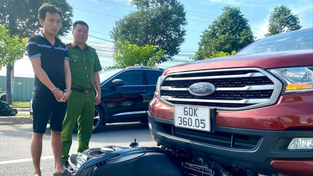 Bà Rịa- Vũng Tàu: Bắt tài xế chở hàng cấm vứt xe ô tô khi bị truy đuổi