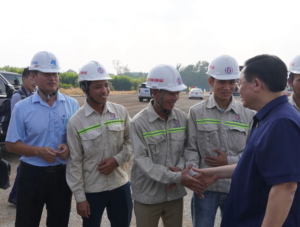 Chủ tịch Quốc hội Vương Đình Huệ thăm công trường cao tốc Biên Hòa- Vũng Tàu