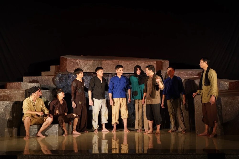 Khắc họa chân hình tượng Người tù Côn Đảo qua vở kịch Người tù trao áo