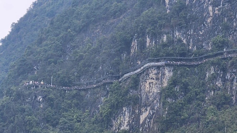 cau-kinh-phia-Trung Quoc.jpg