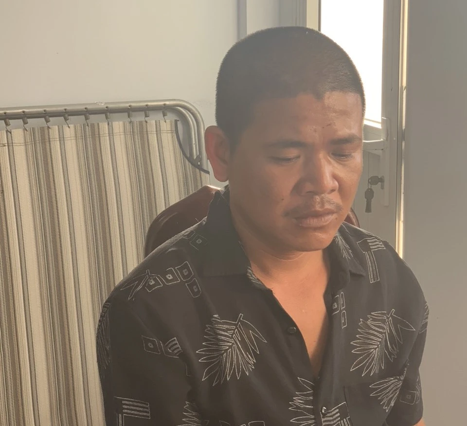 Mâu thuẫn với mẹ trong lúc nhậu, đâm cha dượng tử vong