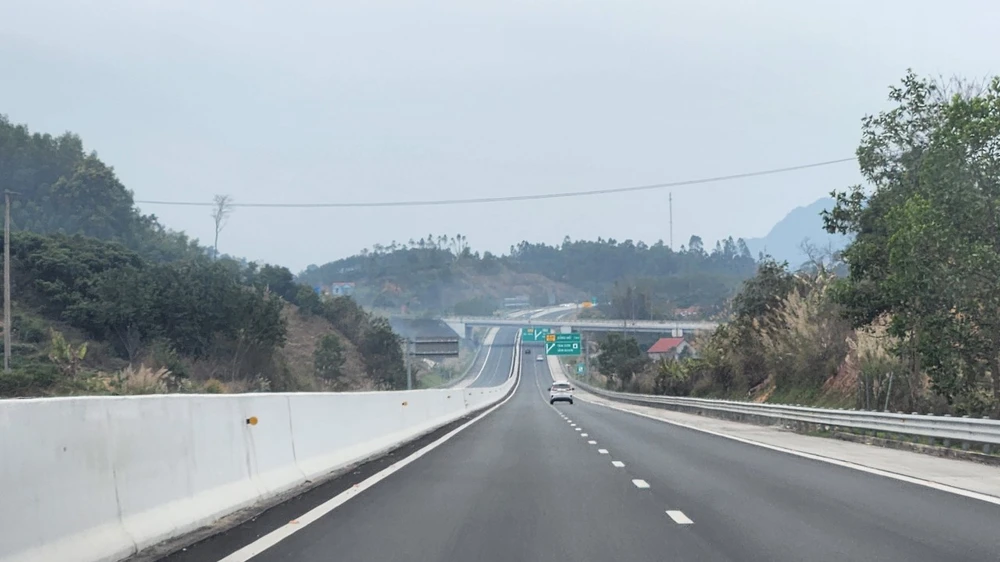 Kỳ vọng một tuyến cao tốc Bắc- Nam hoàn thiện, đạt chuẩn và sạch đẹp