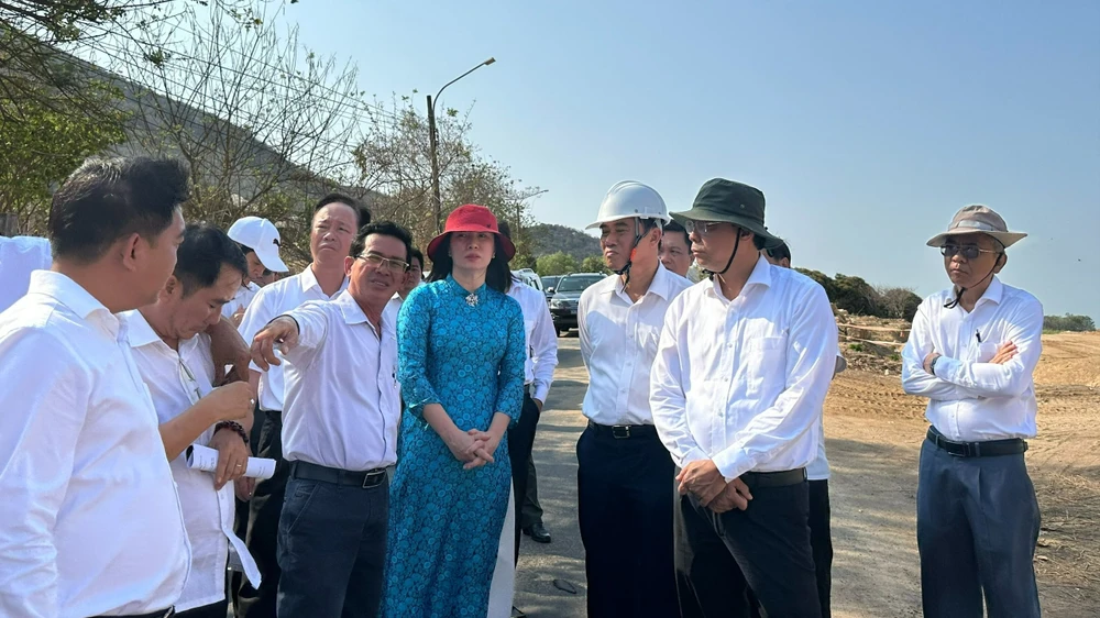 Chủ tịch UBND tỉnh Bà Rịa- Vũng Tàu khảo sát tiến độ các dự án giao thông trọng điểm