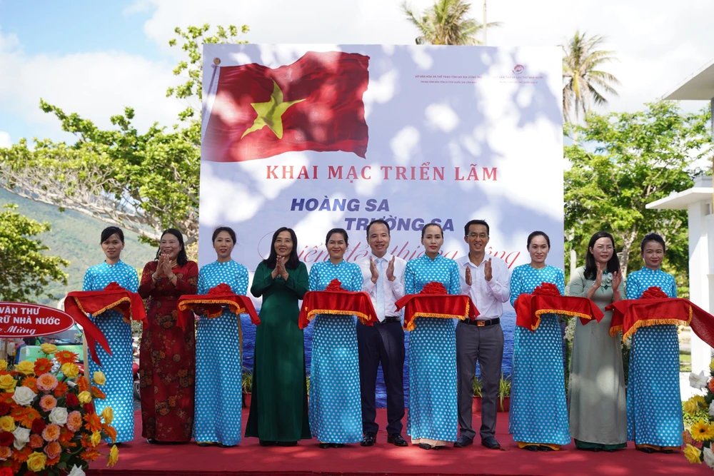 Triển lãm nhiều tư liệu, hình ảnh quý về Hoàng Sa và Trường Sa tại Côn Đảo