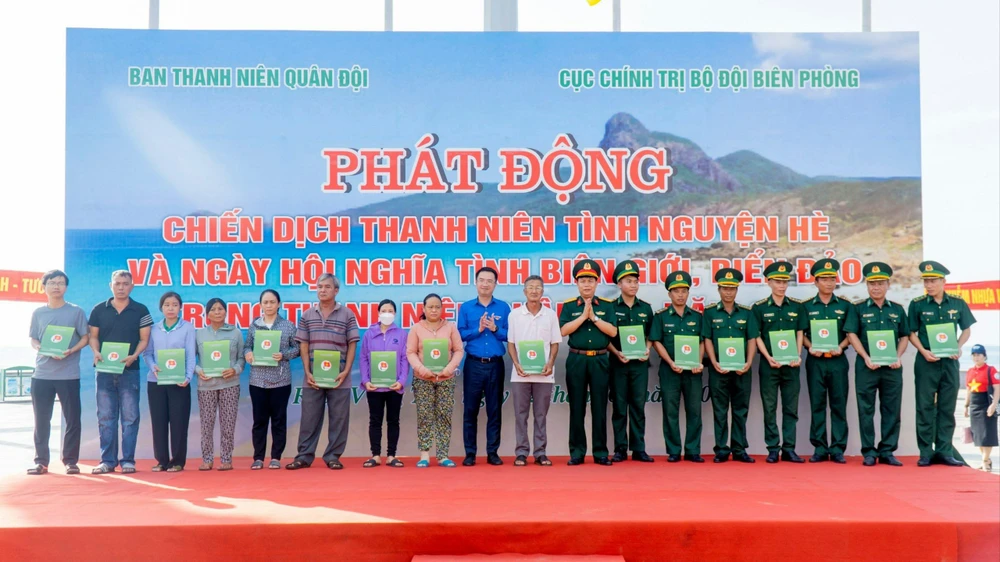 Phát động “Chiến dịch Thanh niên tình nguyện Hè” và Ngày hội “Nghĩa tình biên giới, biển đảo” năm 2024