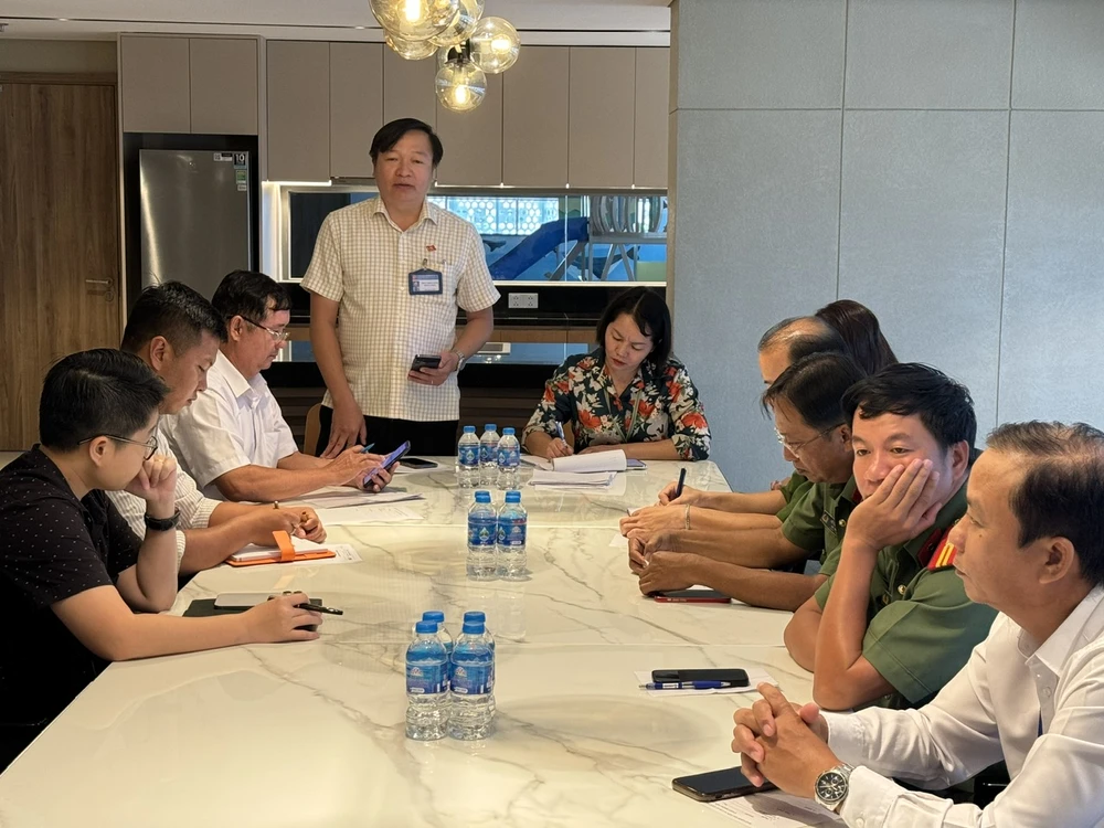 Đoàn liên ngành Vũng Tàu làm việc về vụ gắn camera trong căn hộ cho thuê tại tòa nhà The Sóng