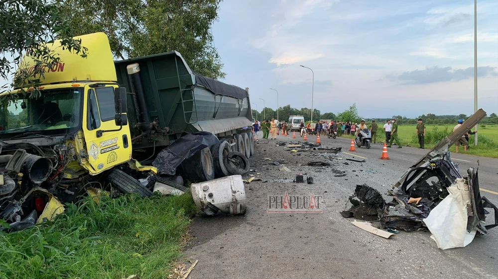Bà Rịa- Vũng Tàu: Xe ô tô 7 chỗ hư hỏng nặng, văng xuống ruộng, tài xế tử vong sau tai nạn