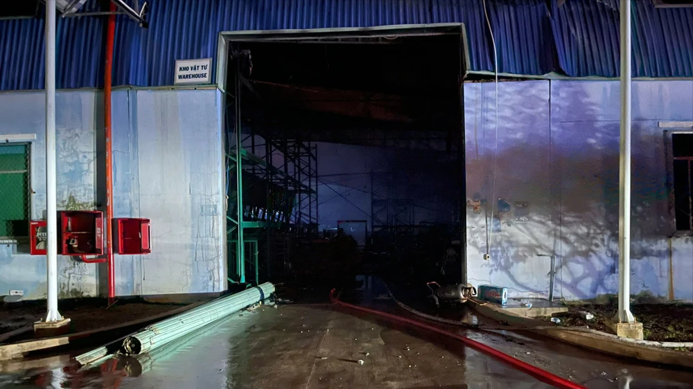 Bà Rịa- Vũng Tàu: Liên đoàn Lao động tỉnh và huyện thăm hỏi công ty giày da bị cháy nhà xưởng