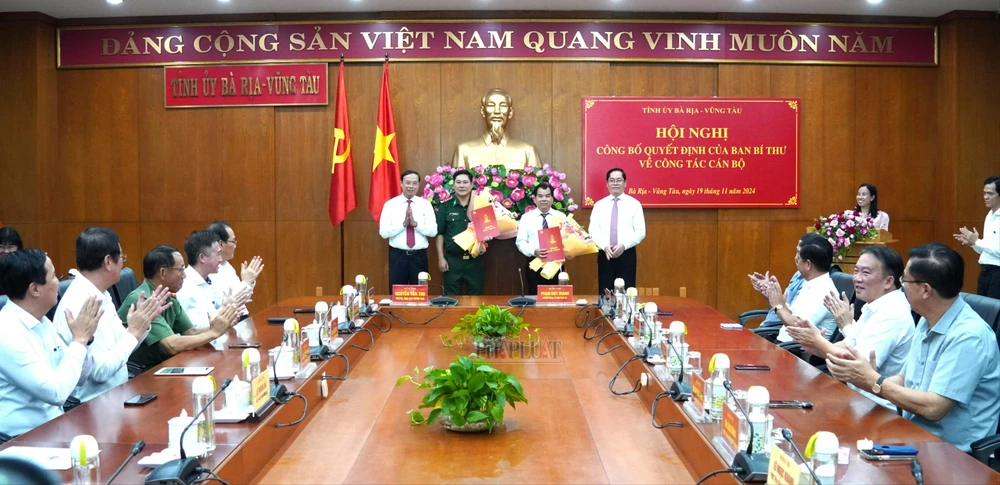 Cong-bo-quyet-dinh.JPG
