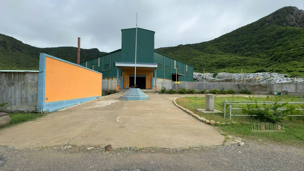 Mấy chục ngàn tấn rác thải tồn đọng ở Côn Đảo chưa thể xử lý vì chủ đầu tư “treo' nhà máy