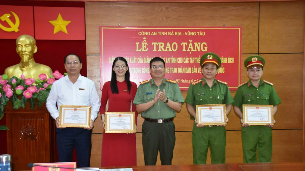 Công an Bà Rịa - Vũng Tàu khen thưởng vụ bắt đối tượng cướp ngân hàng và ngăn chuyển gần 6,7 tỉ cho nhóm lừa đảo