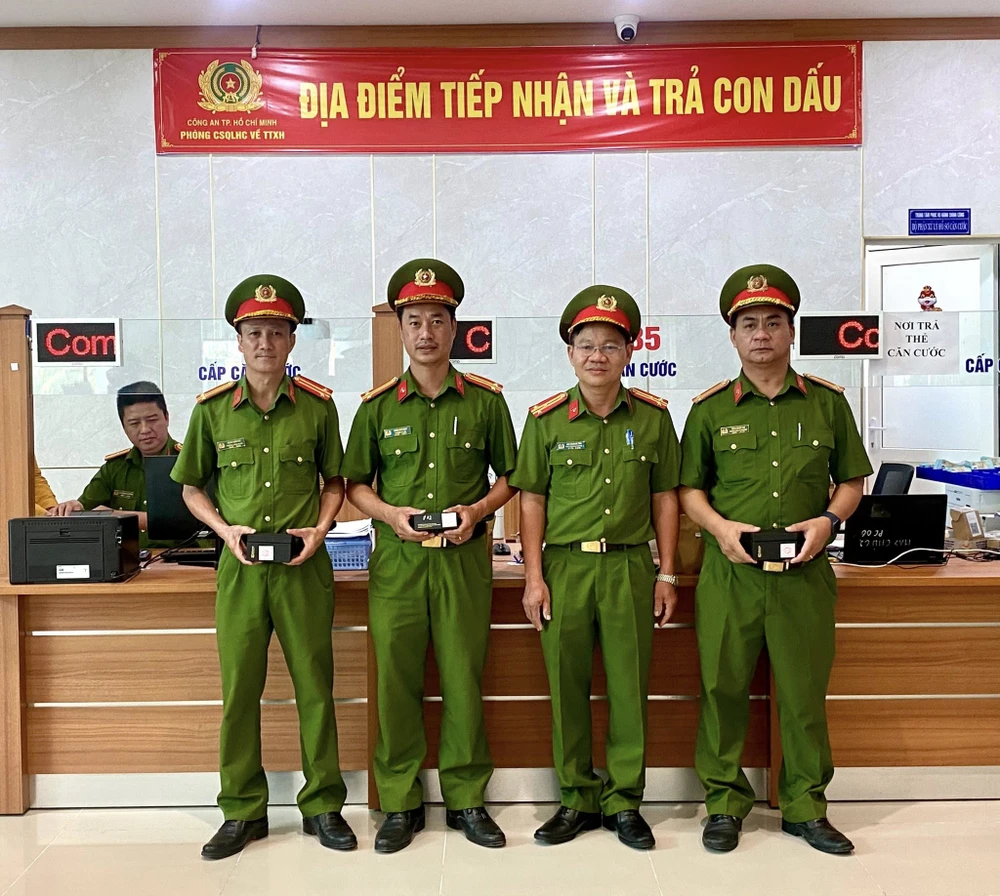 Công an TP.HCM tổ chức bàn giao, cấp con dấu cho cấp xã mới tại tỉnh Rịa - Vũng Tàu