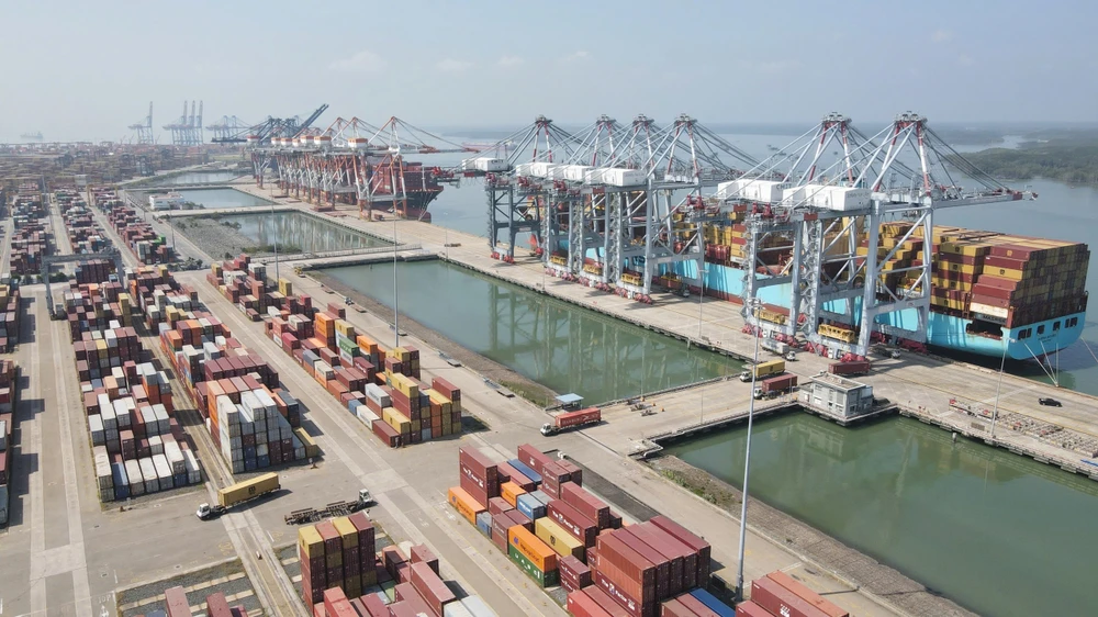 TPHCM: Tập trung phát triển chuỗi logistics cảng biển thông minh