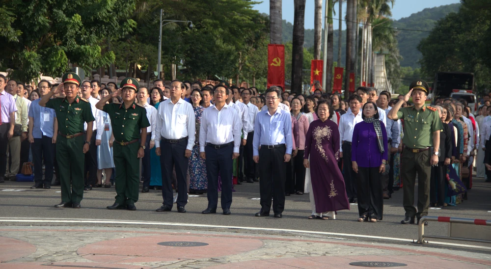 Đoàn TP.HCM tổ chức Lễ chào cờ, thăm tặng quà tại đặc khu Côn Đảo