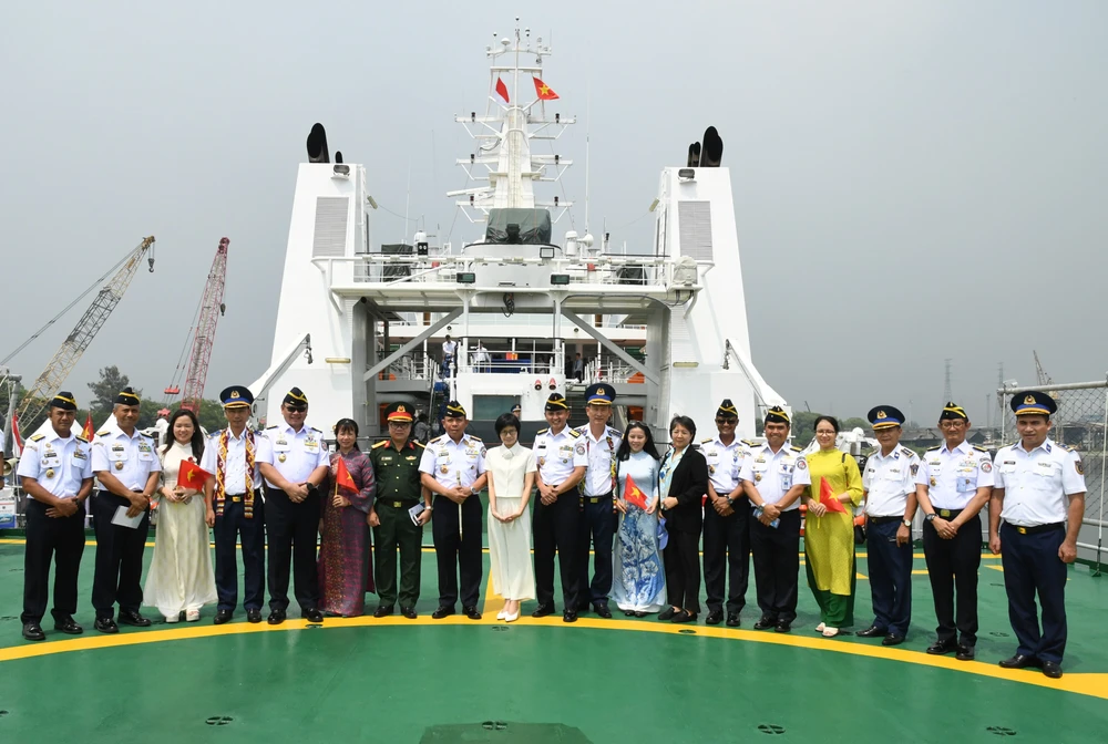 Cảnh sát biển Việt Nam thăm, giao lưu văn hóa, luyện tập chung trên biển với Cảnh sát biển Indonesia