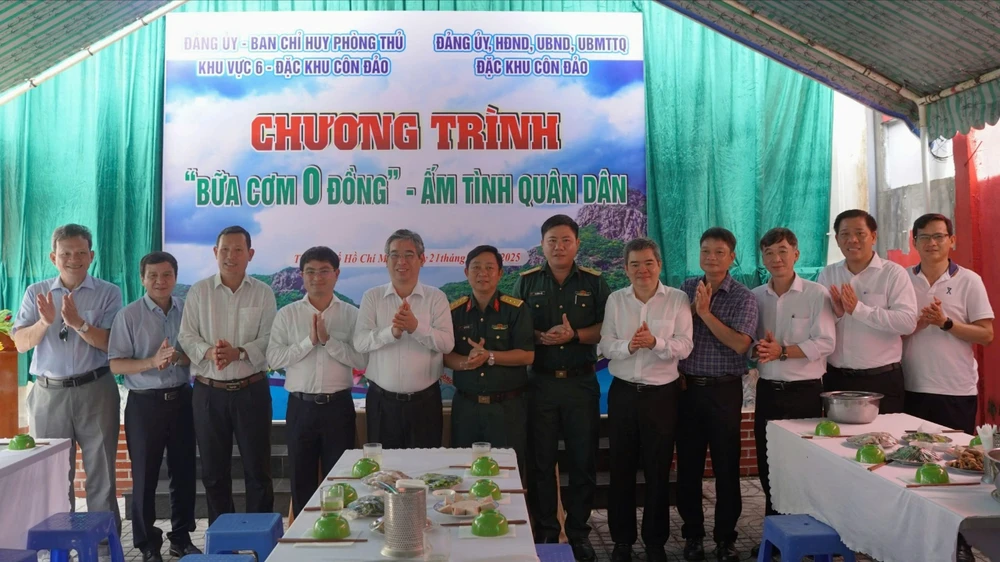 Phó Bí thư Thành ủy Nguyễn Phước Lộc dự “Bữa cơm 0 đồng” lần đầu tiên tổ chức tại Côn Đảo