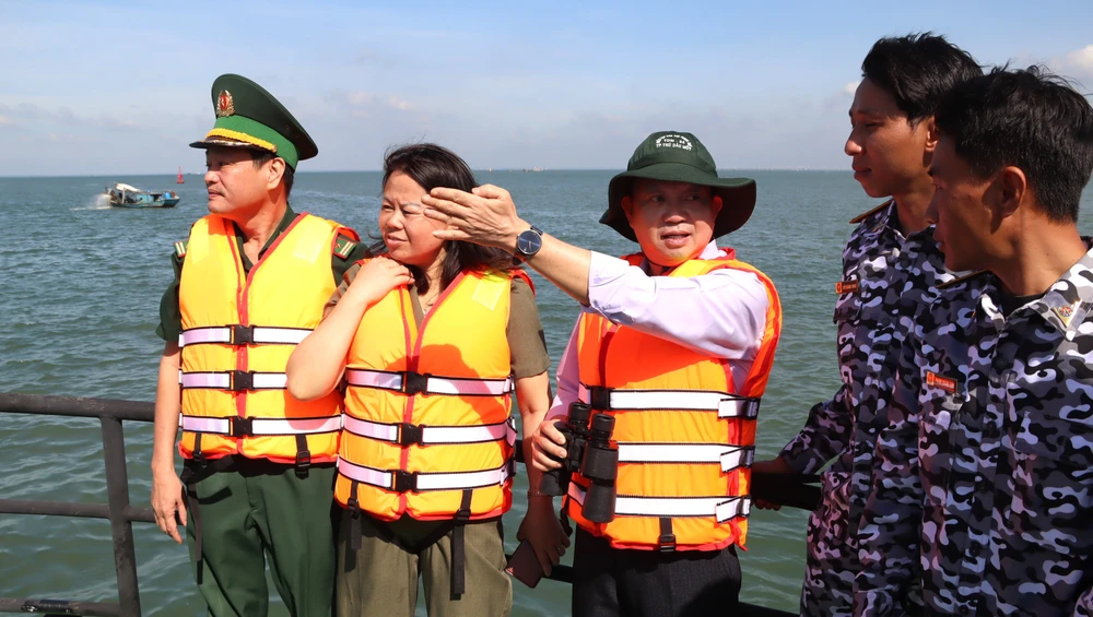Phó Chủ tịch UBND Bùi Minh Thạnh kiểm tra công tác chống khai thác IUU tại các phường ven biển