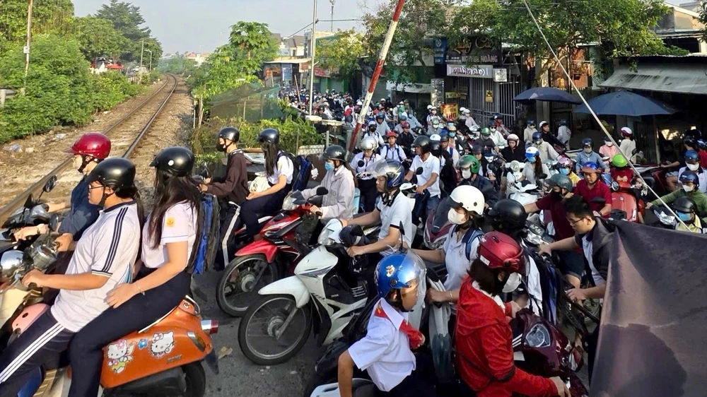 Đồng Nai: Tạm ngưng việc đóng lối đi tự mở ngang qua đường sắt ở phường Tam Hiệp