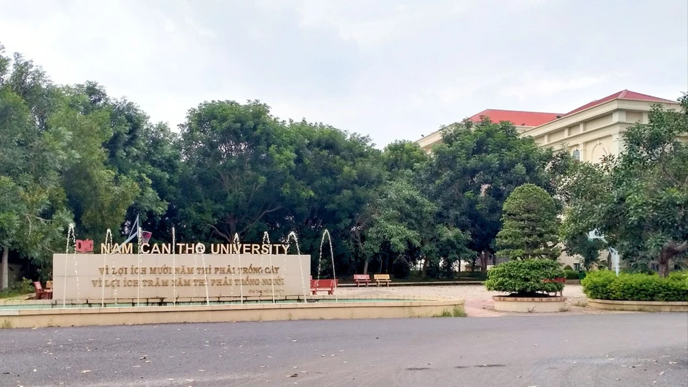 dai-hoc-nam-can-tho.jpg