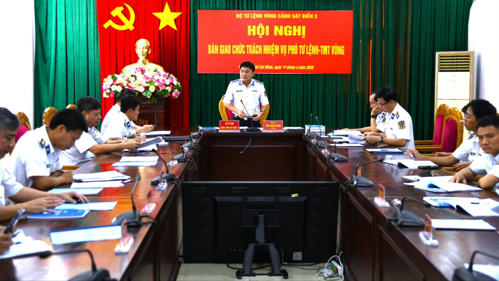 Đại tá Trần Xuân Lương - Tư lệnh Vùng - Chủ trì Hội nghị.JPG