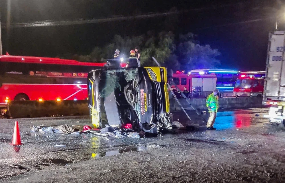 Hiện trường vụ tai nạn xe giường nằm ở Phú Yên