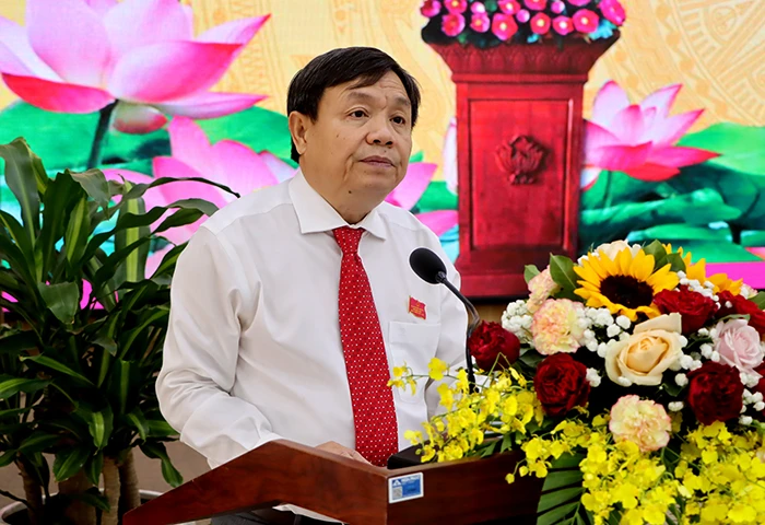 Chủ tịch HĐND tỉnh Đồng Tháp Phan Văn Thắng phát biểu tại kỳ họp