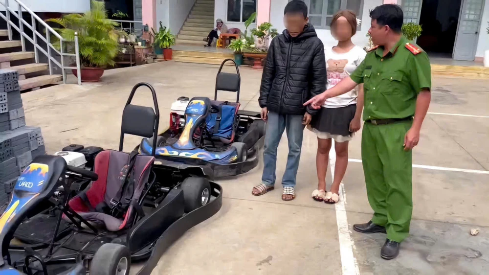 Nhóm thanh thiếu niên trộm xe đua trong khu vui chơi ở Đắk Lắk